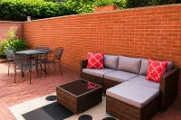 Maverick Suites at 402 Columbus Ave