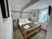 Swan House Tea Room and Bed & Breakfast - Homestays