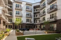 Landing Furnished Apartments - Dallas International District - Condos