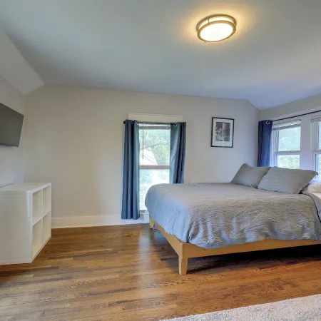 Charming Home Walkable to Downtown Lee's Summit