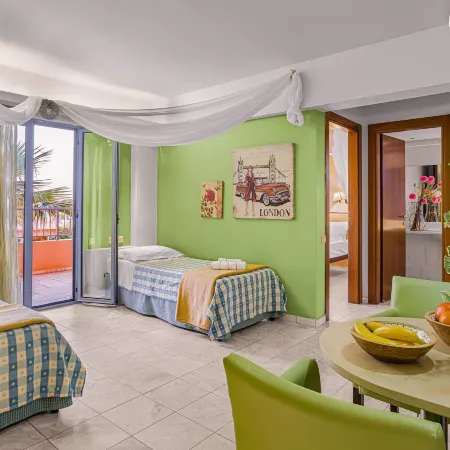 Golden Bay Apartments-Garden Haven