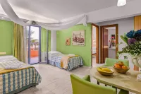 Golden Bay Apartments-Garden Haven - 3-Star