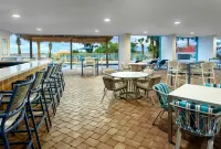 Hampton Inn & Suites Myrtle Beach-Oceanfront - bar
