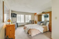 Community Perks! Somerset Retreat w/ Private Deck - 3-Star