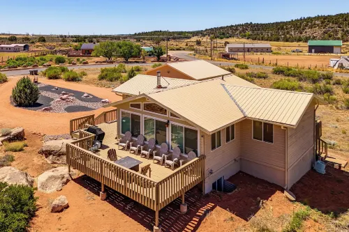 Stunning Utah Home ~ 30 Mi to Zion Nat'l Park - parking