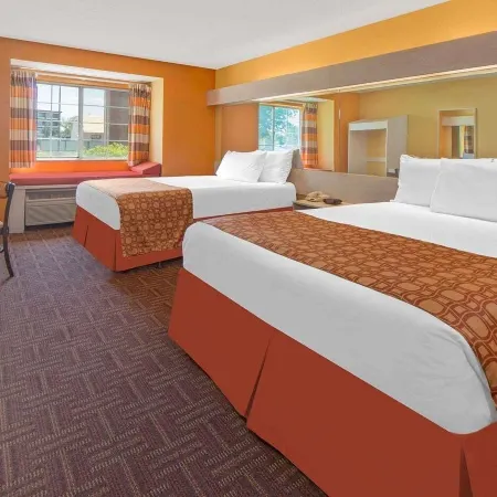 Longhorn Inn & Suites