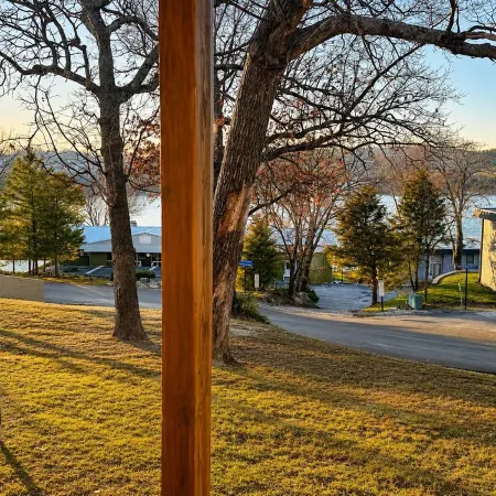Perfect Lakeside Getaway - Renovated condo with ALL the amenities + Laundry!