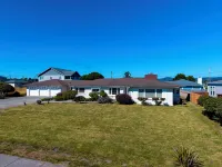 Steps to Beach! Pet Friendly. - 4-Star