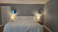 Family-friendly home on a quiet street close to everything - Boutique