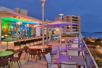 Art Ovation Hotel, Autograph Collection - bar