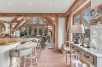 Hiron's Piece and Honeysuckle Cottage with Hot Tub - 3-Star