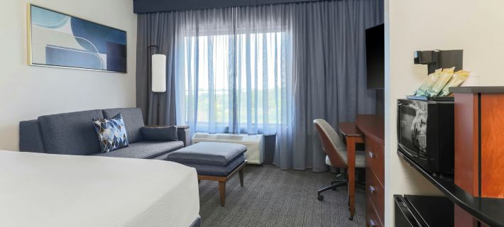 Courtyard Austin Airport Hotels in Travis County