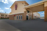 Red Roof Inn & Suites Denton - Pet friendly