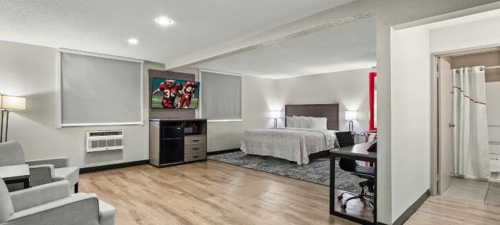 Red Roof Plus+ Belleville Hotels in Wayne County