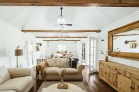 Timber Barn located on the Shoalhaven River - キッチン