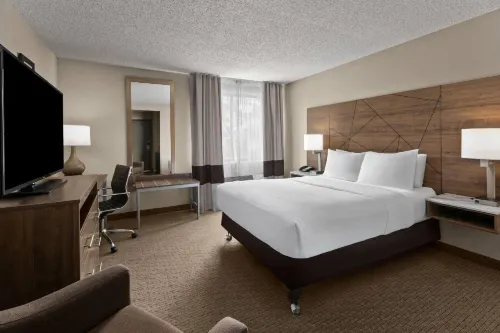 Wingate by Wyndham Utica - Parking