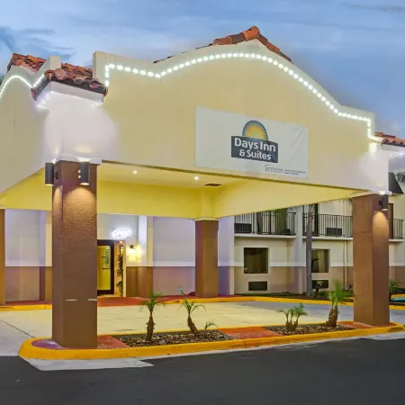 Days Inn & Suites by Wyndham Tampa near Ybor City