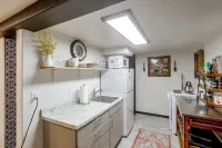 Black Hills Basecamp: Historic Rapid City Home! - Apartments