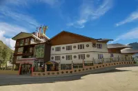Summit Khangri Karpo Retreat & Spa
