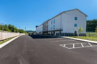 Econo Lodge Dayton North - Parking
