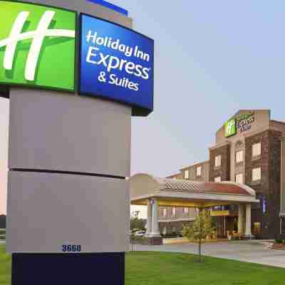 Holiday Inn Express & Suites Searcy Hotel Exterior