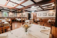 Hotel Dvor Jezersek Brnik Hôtels à : Vopovlje