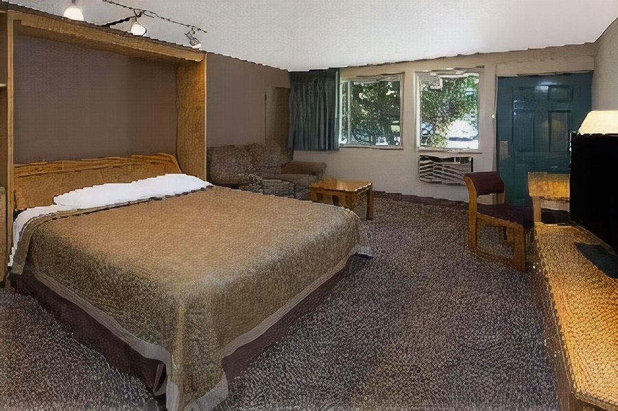 Costa Mesa Inn