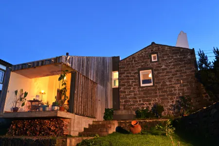 Private Stone Villa Rental with Sea View in the Azores Отели в г. Nordeste
