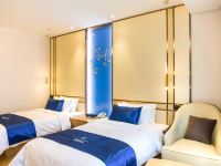 星程酒店(西宁海湖万达广场店) - 高级双床房
