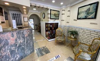 Hotel Cenedag - Housity