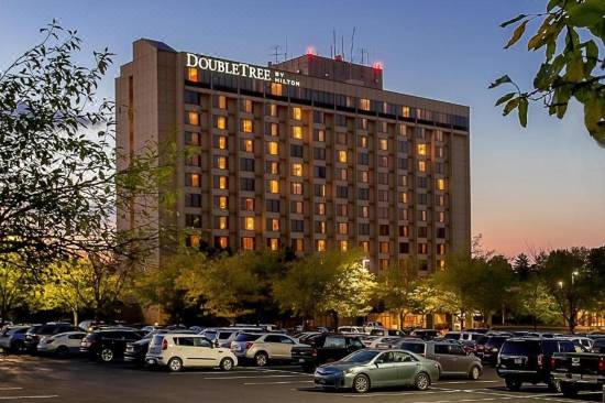 hilton hotels in chesterfield mo