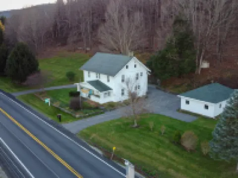 1st Class Rentals the Thurman Munson House Hotels in Hartwick