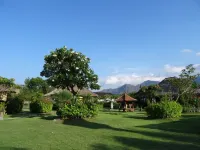 Sunia Loka Bungalows & Dive Center Отели рядом с достопримечательностью «Biorock Pemuteran bali»