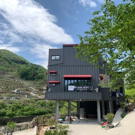 Gurye Jirisan Rosinante House Pension Отели в г. Куре