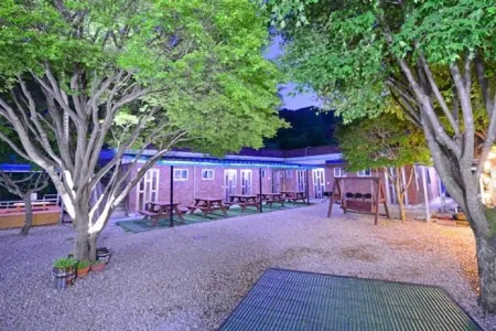 Namwon Jiri Mountain Oxygen Pension (Baemsageol, Valley) Отели рядом с достопримечательностью «Silsangsa Temple»