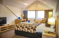 Highlander Hotel & Apartments Отели в г. 