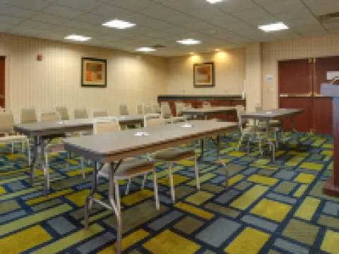 智選假日套房酒店中西部市 米德韋斯特城酒店