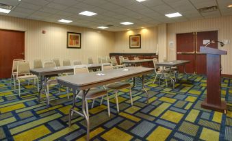 Holiday Inn Express & Suites Midwest City