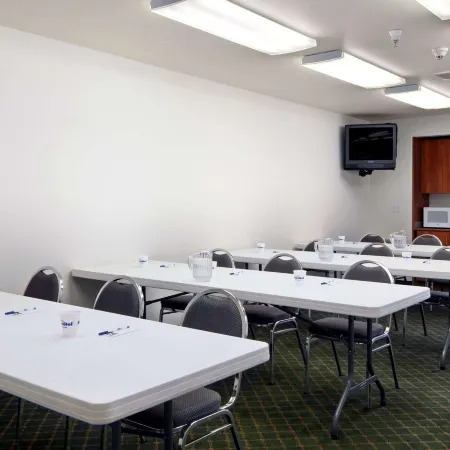 Microtel Inn & Suites by Wyndham Eagle River/Anchorage Are