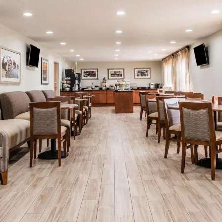 Quality Inn & Suites Warren - Detroit