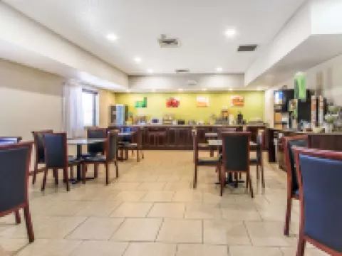 Quality Inn & Suites Hotels in La Vergne