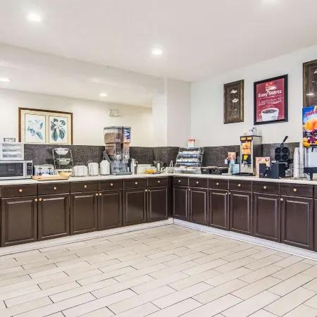 Econo Lodge Darien