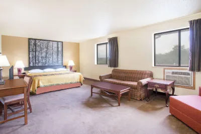 Super 8 by Wyndham Lexington VA Hotels near Devils Backbone Brewing Company - Outpost Tap Room & Kitchen