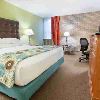 Drury Inn & Suites McAllen Rooms