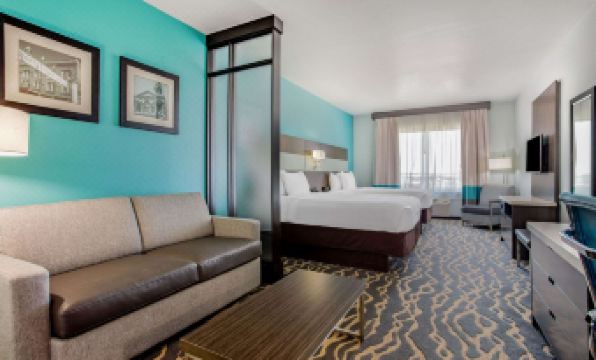 La Quinta Inn & Suites by Wyndham Northlake Fort Worth