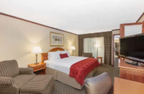 Ramada by Wyndham Midtown Grand Island Hotel di 