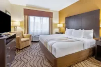 La Quinta Inn & Suites by Wyndham South Bend - parking