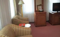 Grand Elty Singgasana Hotel Hotel di Timbau