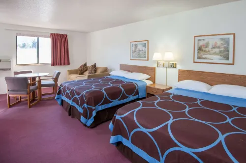 Super 8 by Wyndham Salmon Arm Hôtels à : Salmon Arm