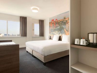 Rotterdam Teleport Hotel